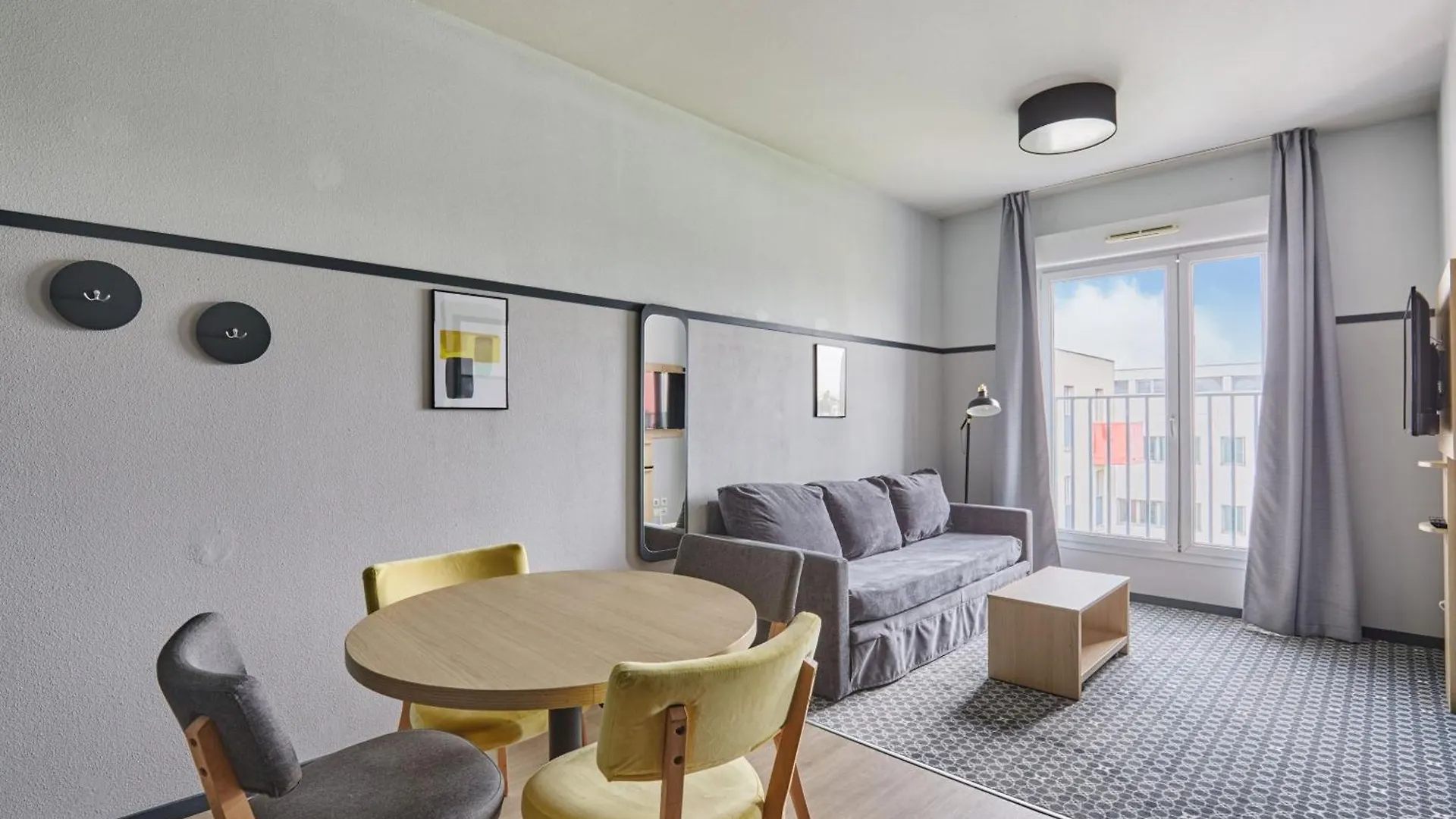 Appart'Hotel Odalys City - Bioparc Lyon Est 4*,