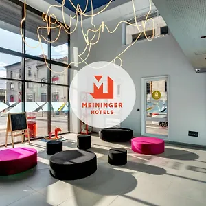 Отель Meininger Centre Berthelot