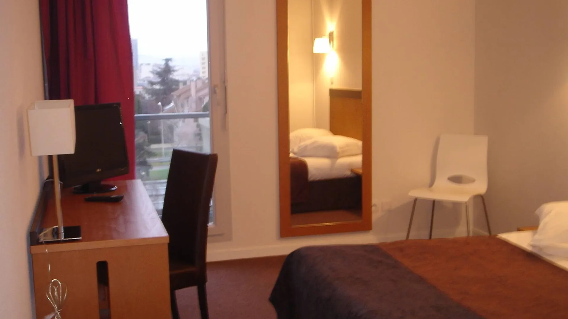 Appart'hotel Odalys Lyon Bioparc 4*,